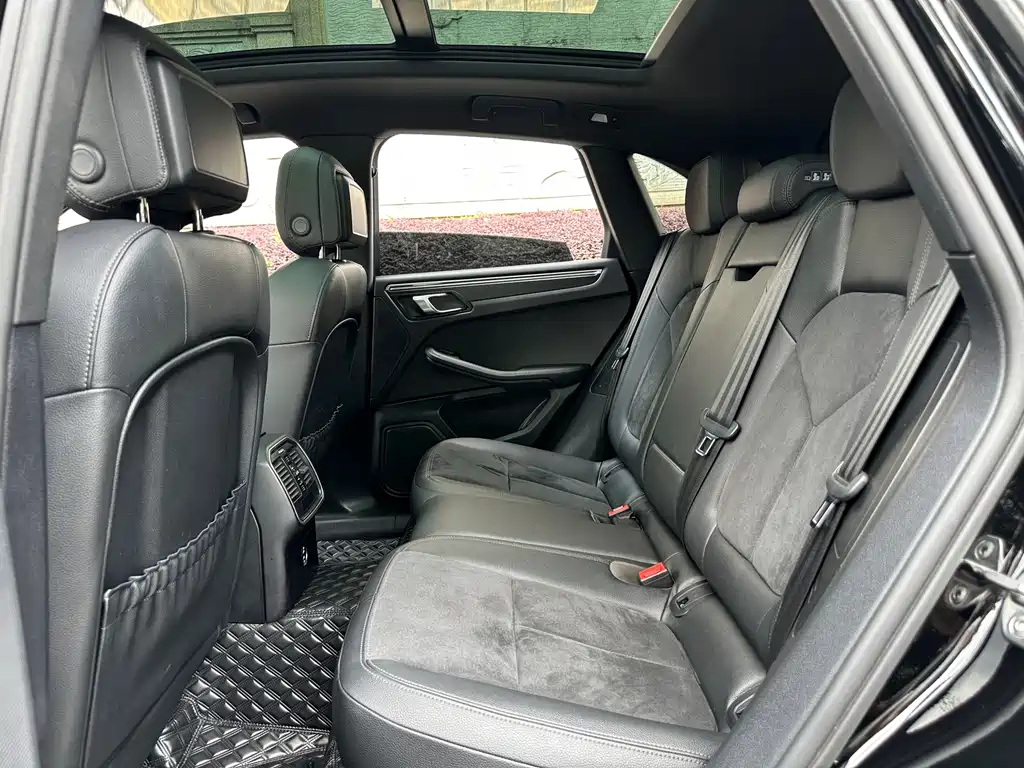 Porsche Macan — миниатюра 10