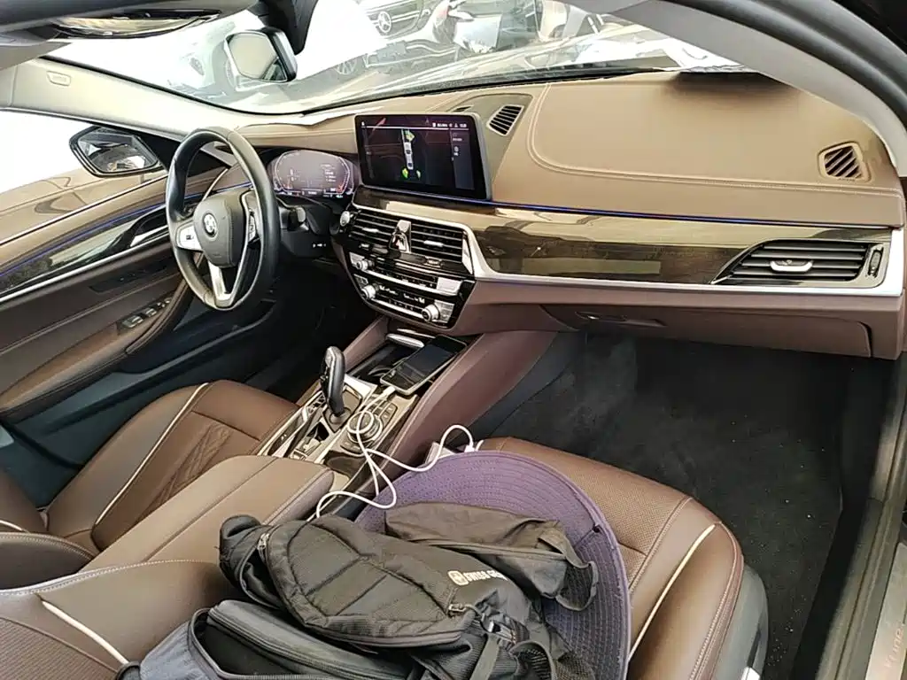 BMW 5 Series — миниатюра 10
