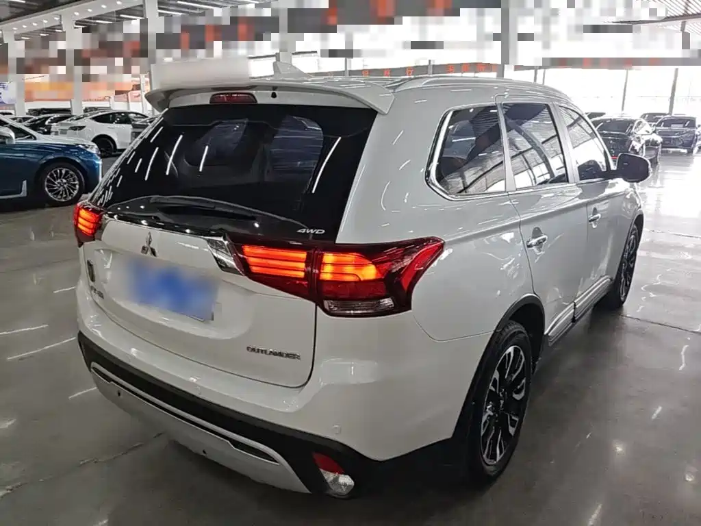 Mitsubishi Outlander — миниатюра 7