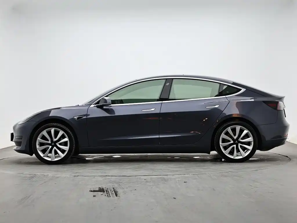 Tesla Model 3 — миниатюра 6