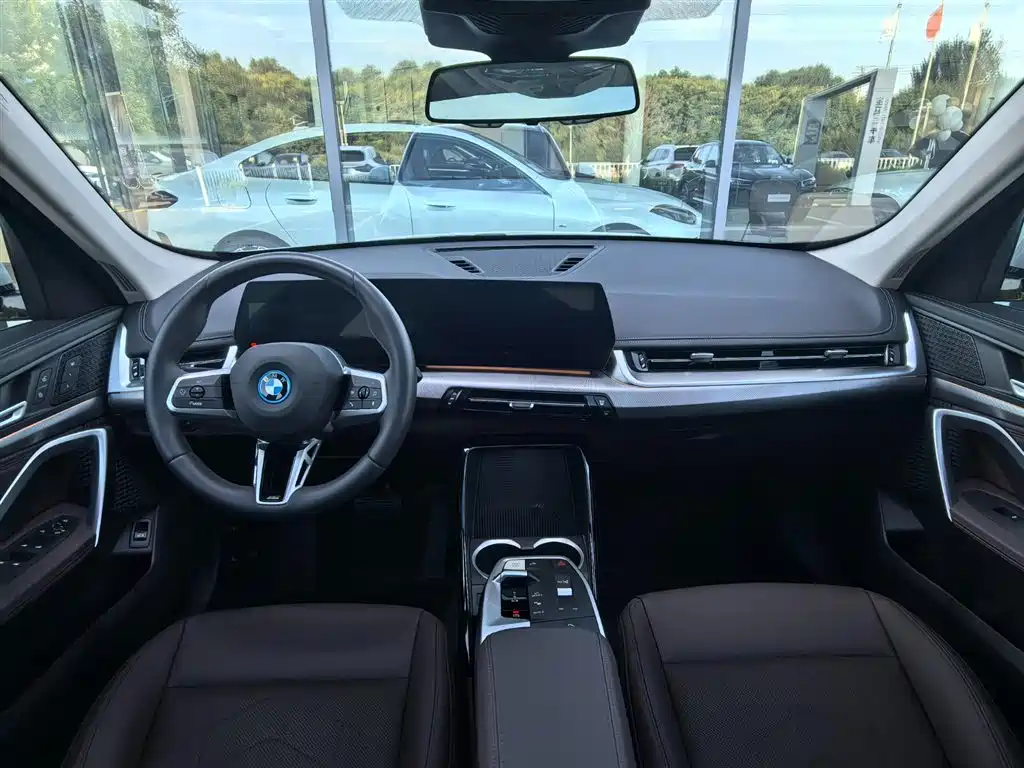 BMW iX1 — миниатюра 7