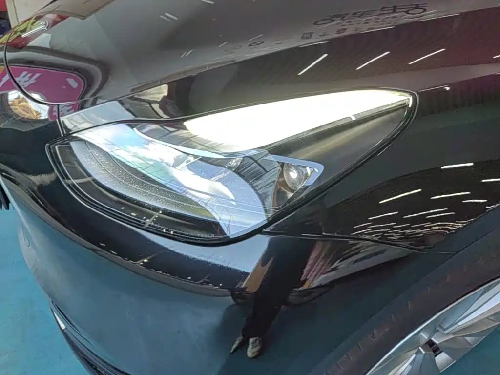 Tesla Model Y — миниатюра 24