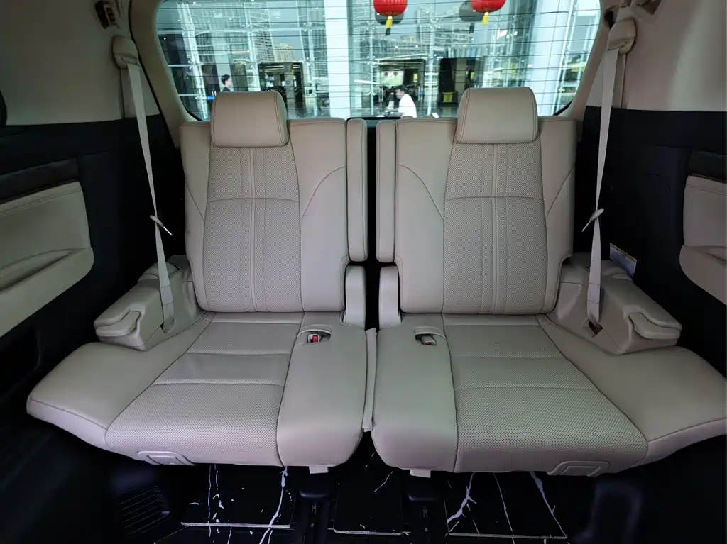 Toyota Alphard — миниатюра 20