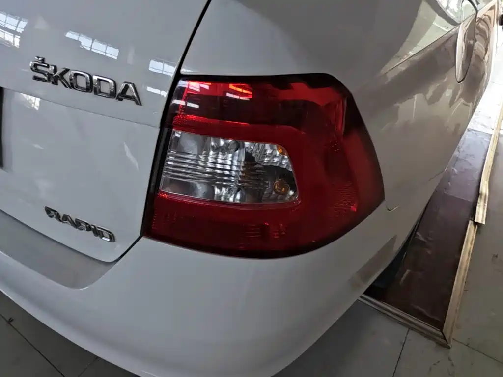 Skoda Rapid — миниатюра 8