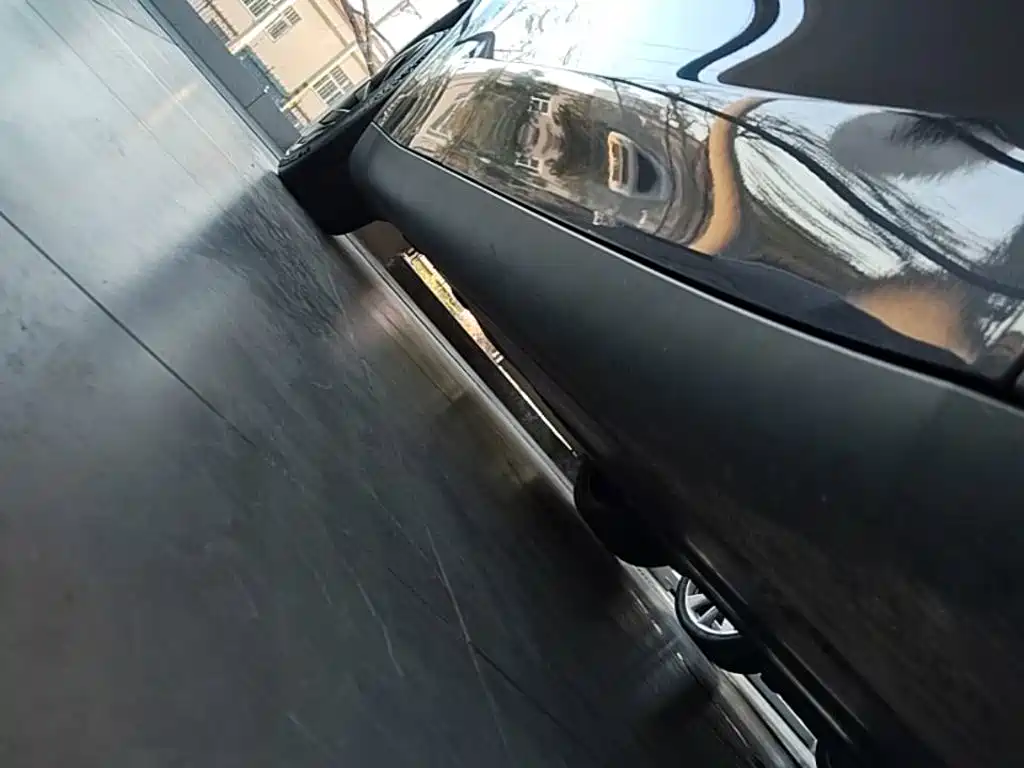 Tesla Model Y — миниатюра 21
