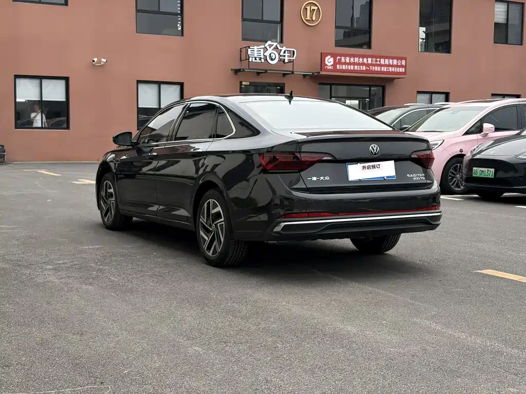 Volkswagen Sagitar 2025 300TSI DSG