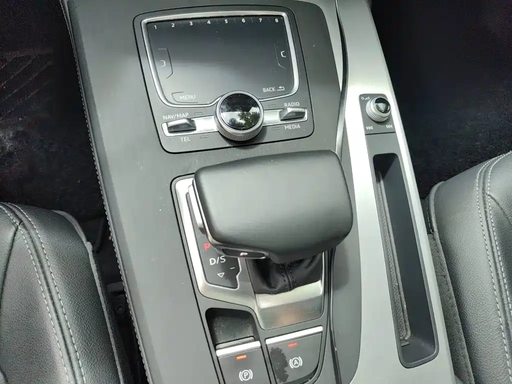 Audi Q5L — миниатюра 15