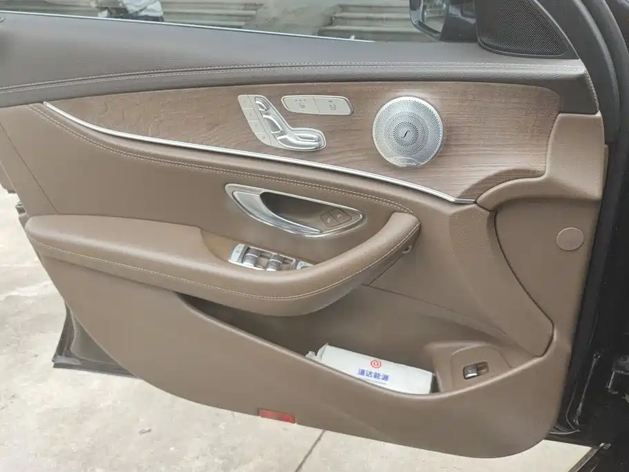 Mercedes-Benz E-Class — миниатюра 7