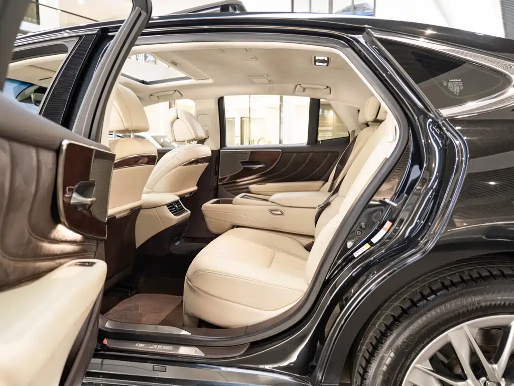 Lexus LS — миниатюра 10