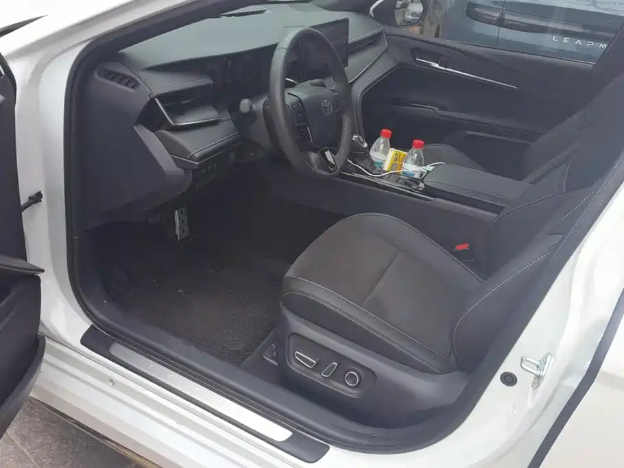 Toyota Camry — миниатюра 9
