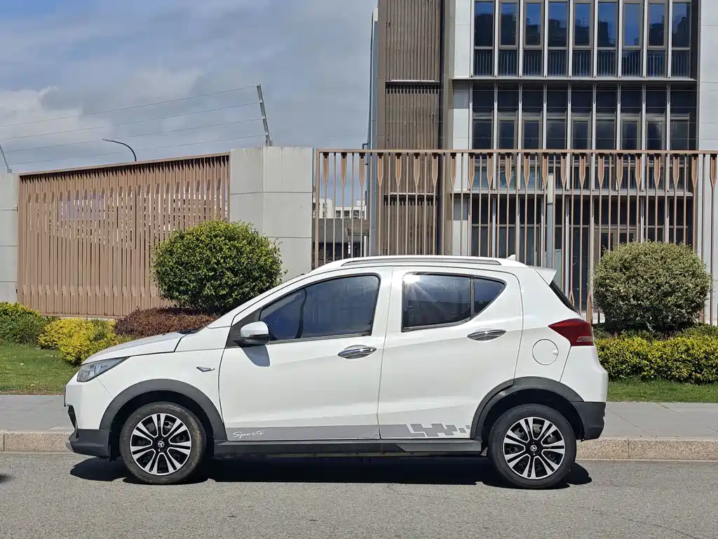 BAIC New Energy EC — миниатюра 3