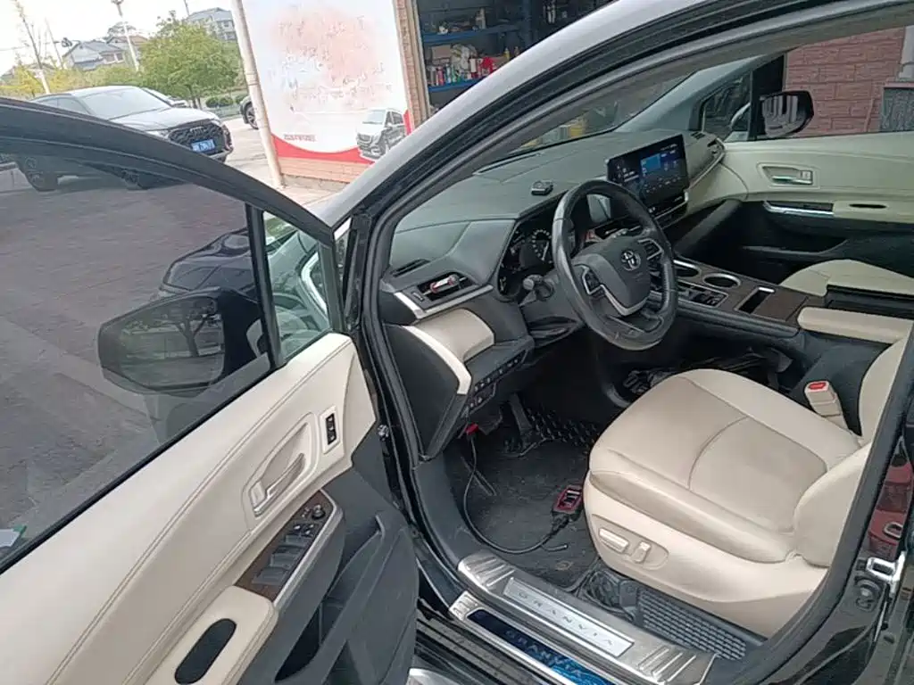 Toyota Granvia — миниатюра 16