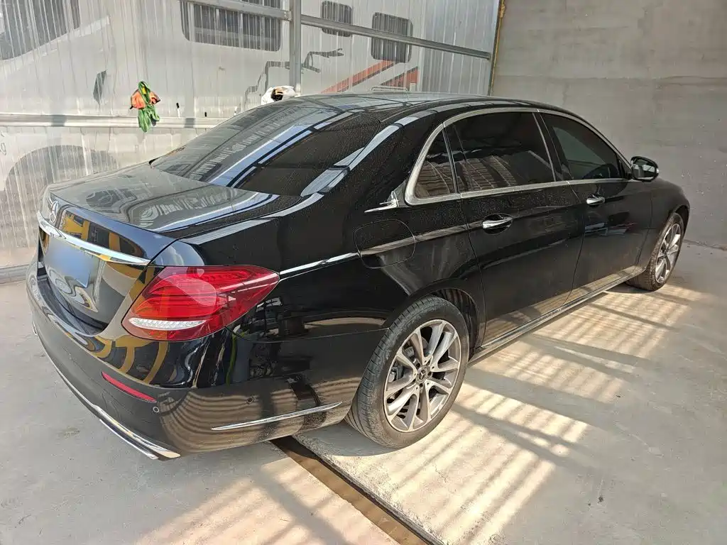 Mercedes-Benz E-Class — миниатюра 5