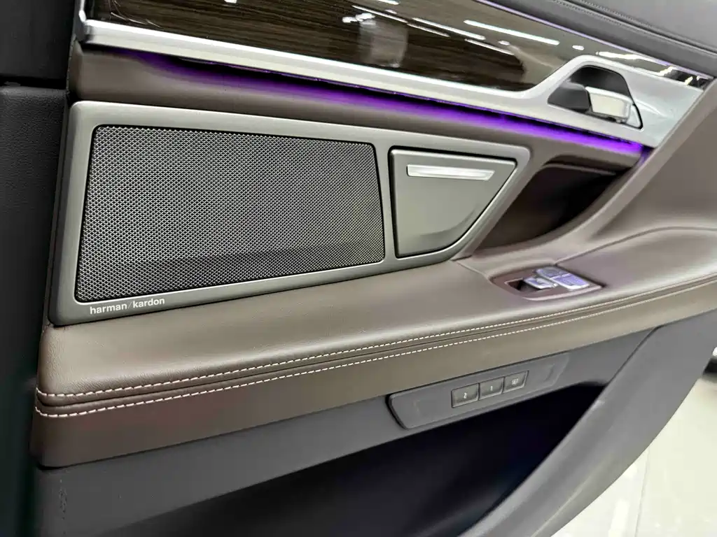 BMW 7 Series — миниатюра 20