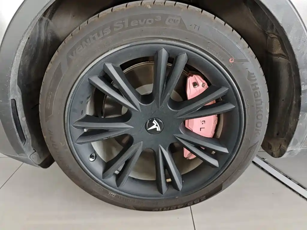 Tesla Model Y — миниатюра 23