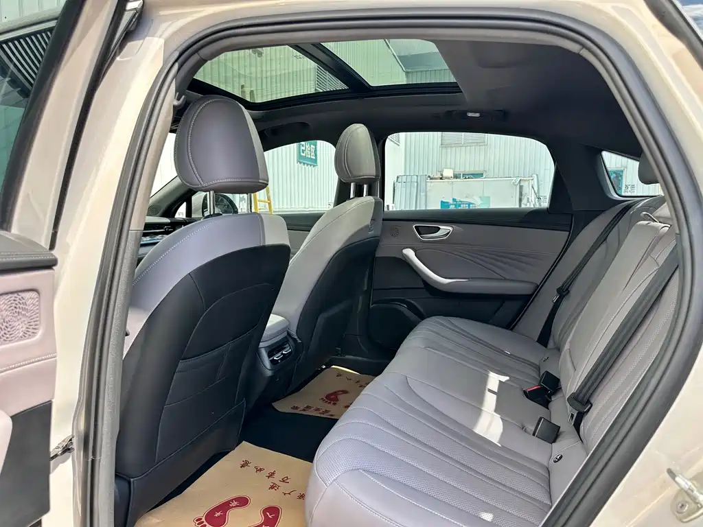 Roewe M7 DMH — миниатюра 6