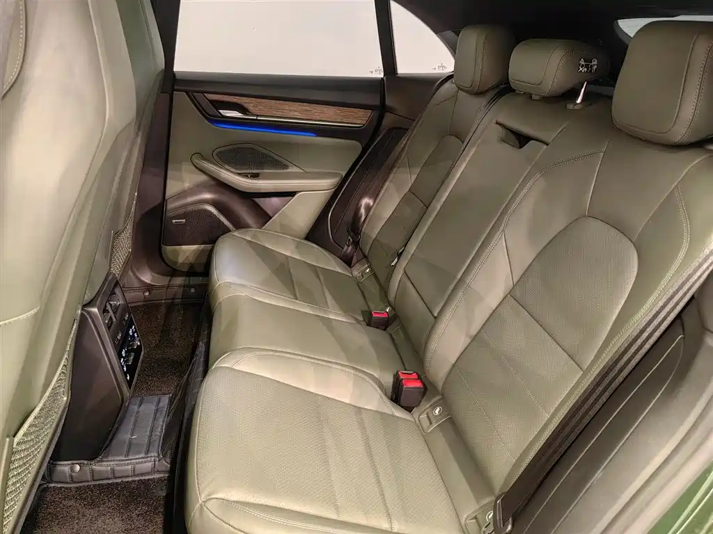 Porsche Macan EV — миниатюра 9