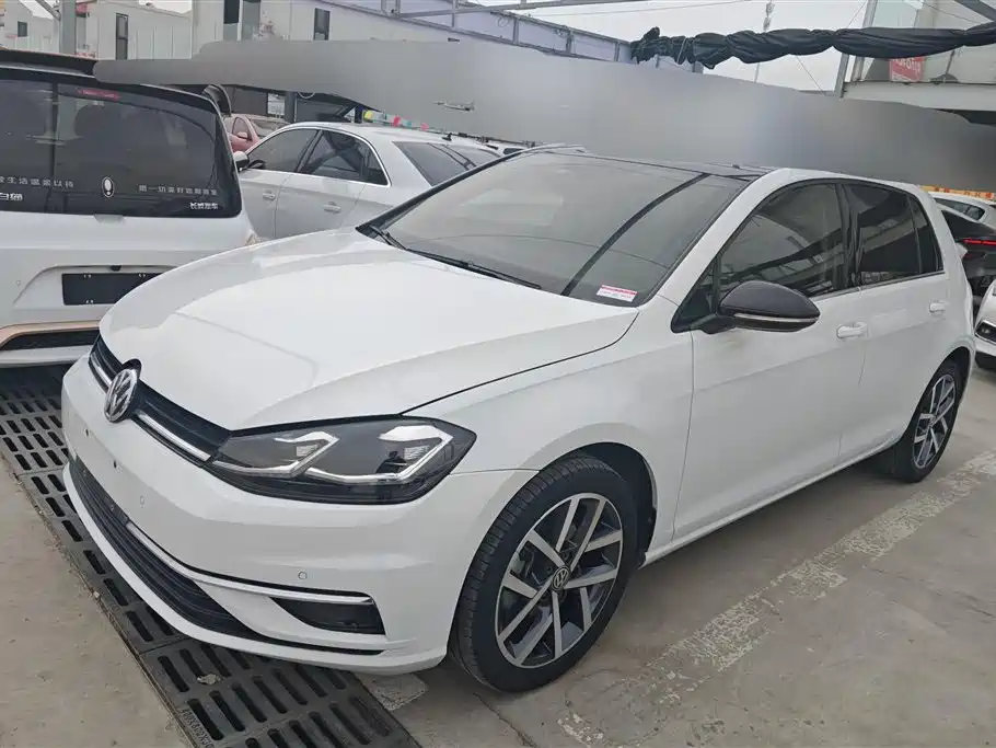 VOLKSWAGEN GOLF
