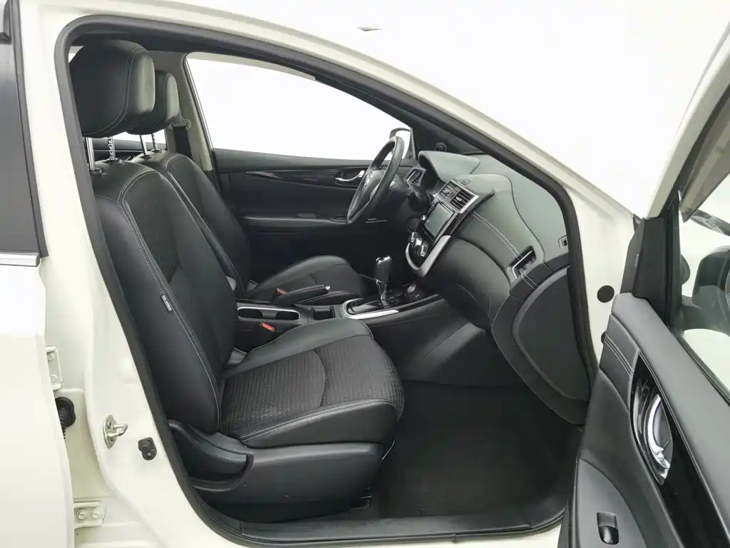Nissan Tiida — миниатюра 23