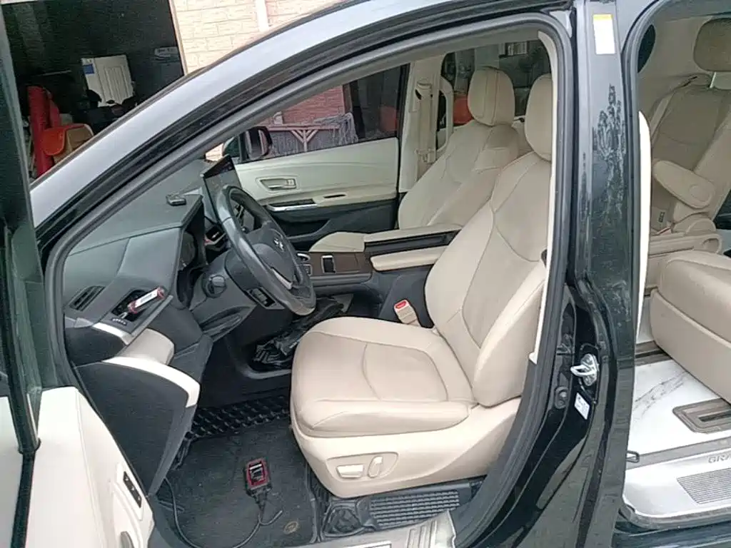 Toyota Granvia — миниатюра 15