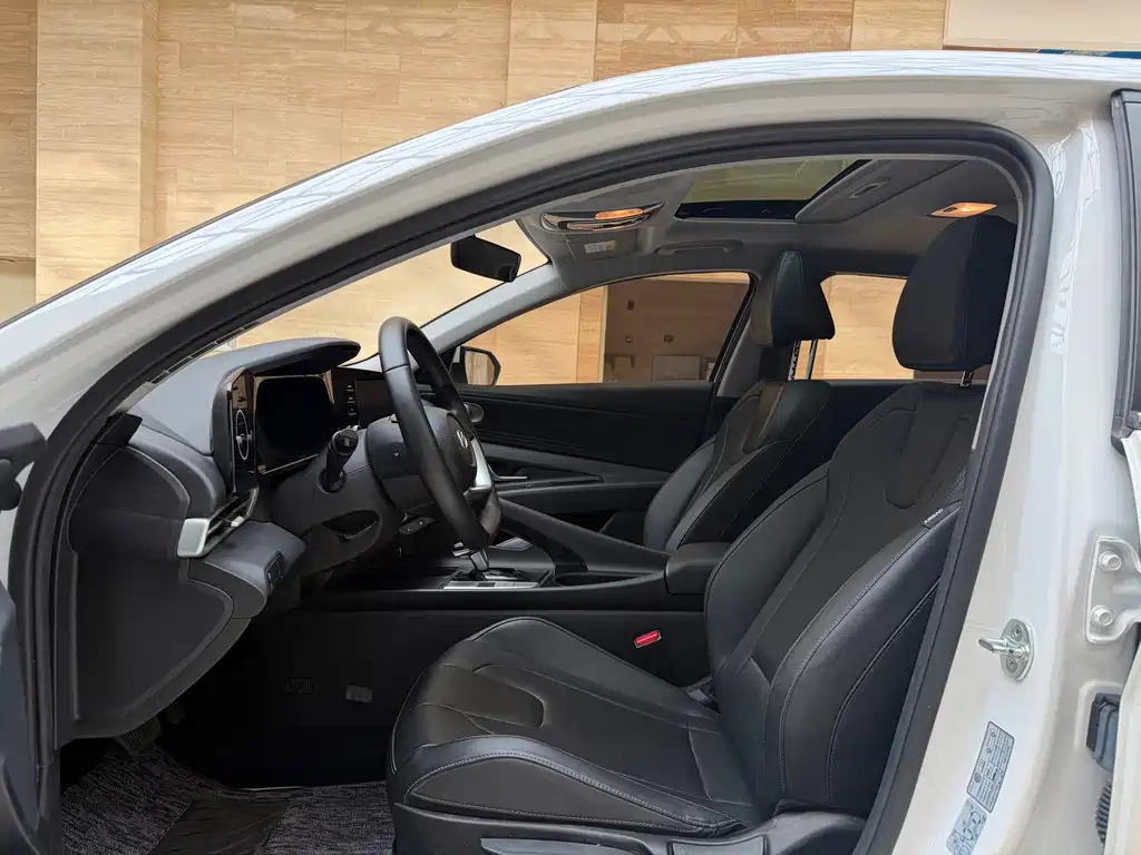 Hyundai Elantra — миниатюра 7