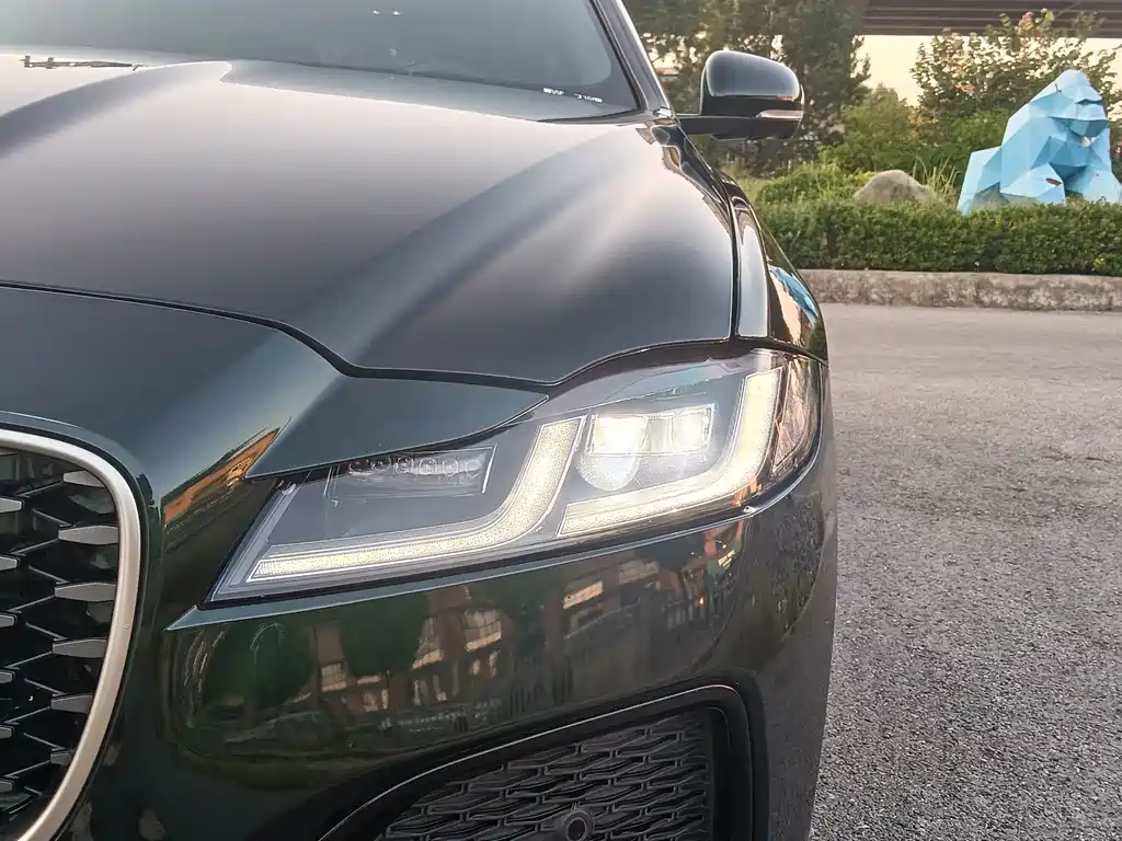 Jaguar XFL — миниатюра 3