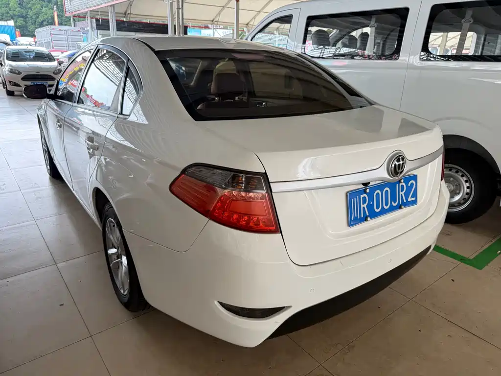 Zhonghua H330 — миниатюра 6