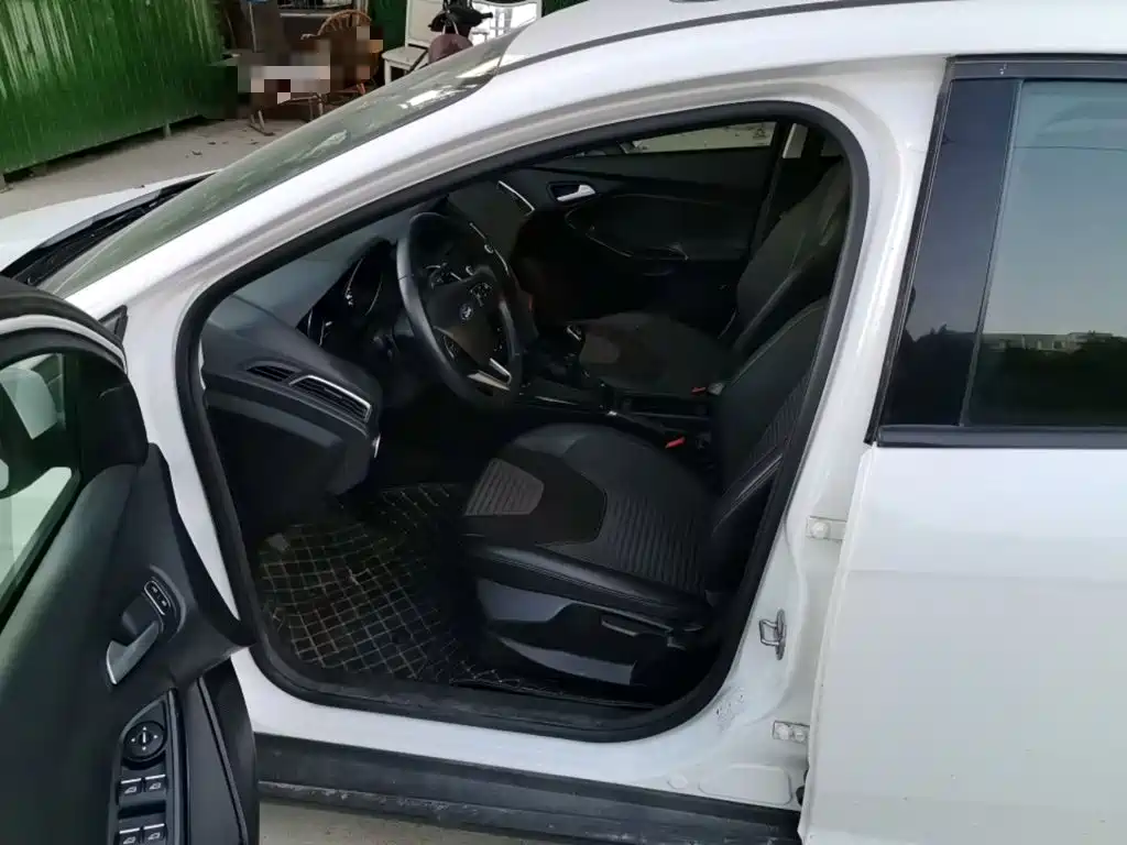 Ford Focus — миниатюра 11