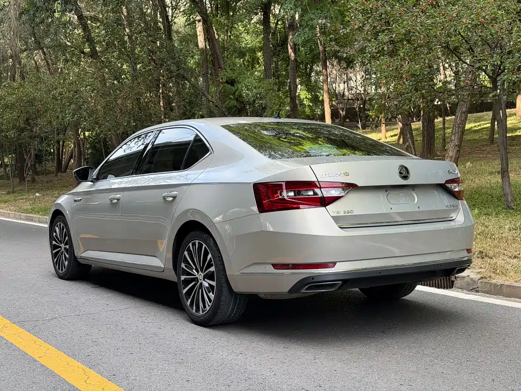 Skoda Superb — миниатюра 18
