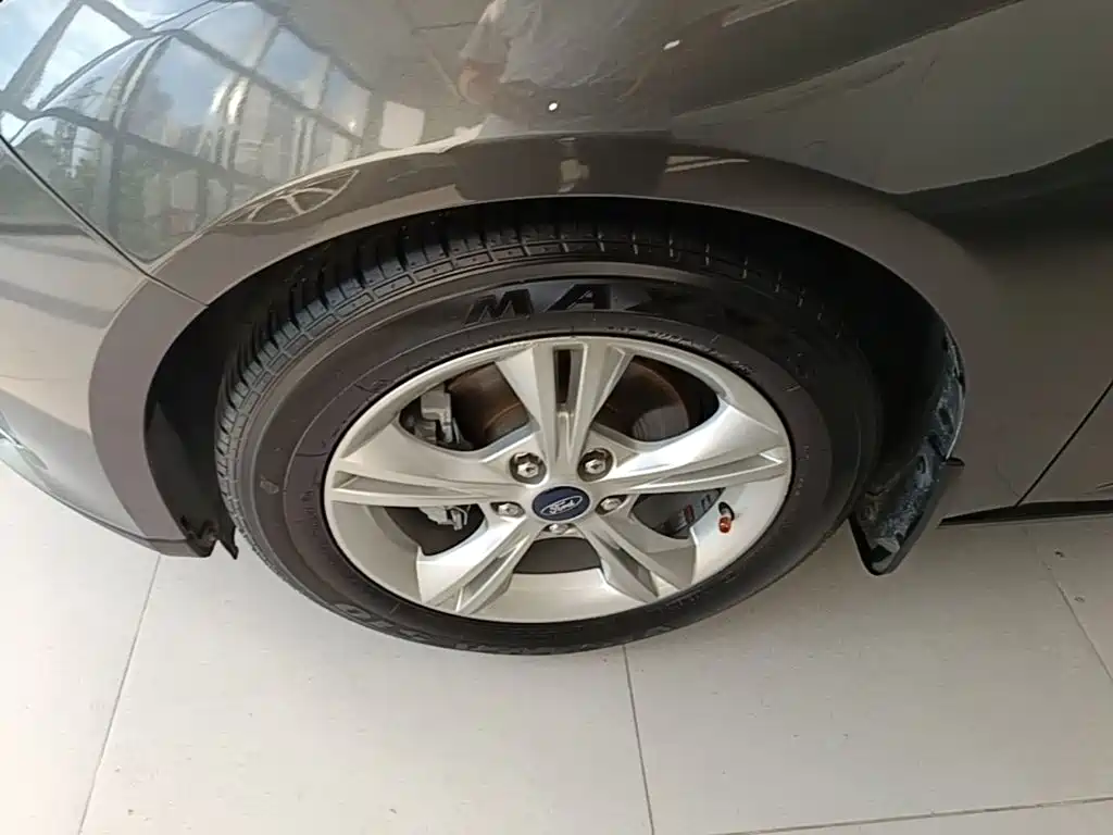 Ford Focus — миниатюра 23