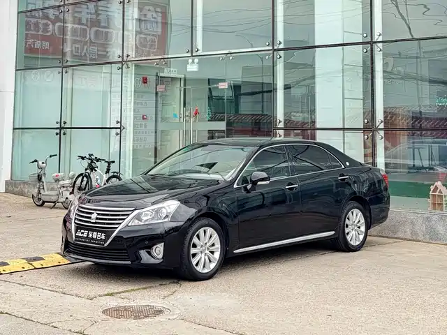 2013 Toyota Crown
