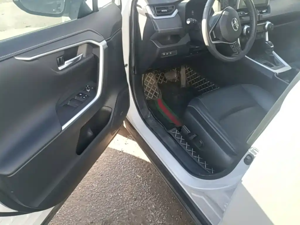 Toyota RAV4 — миниатюра 16