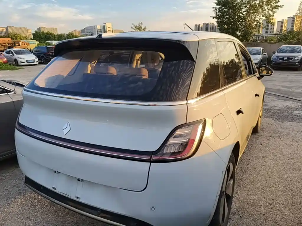 Baojun Yunduo — миниатюра 7