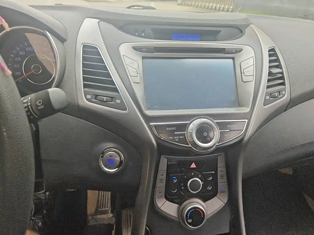 Hyundai Elantra Langdong — миниатюра 9