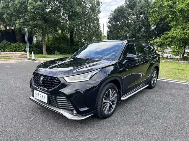 2025 Toyota Crown Kluger (SUV)