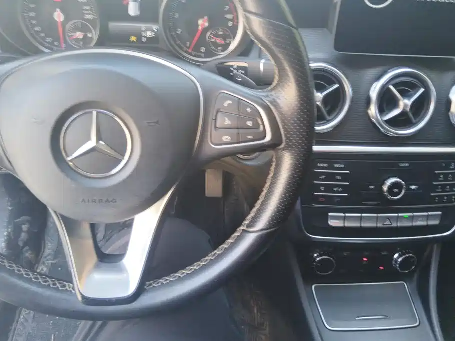 Mercedes-Benz GLA — миниатюра 12