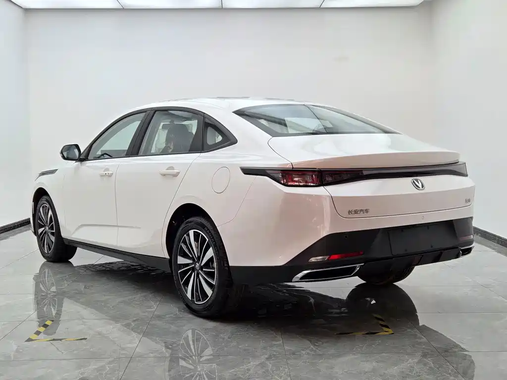 Changan Побег PHEV — миниатюра 3