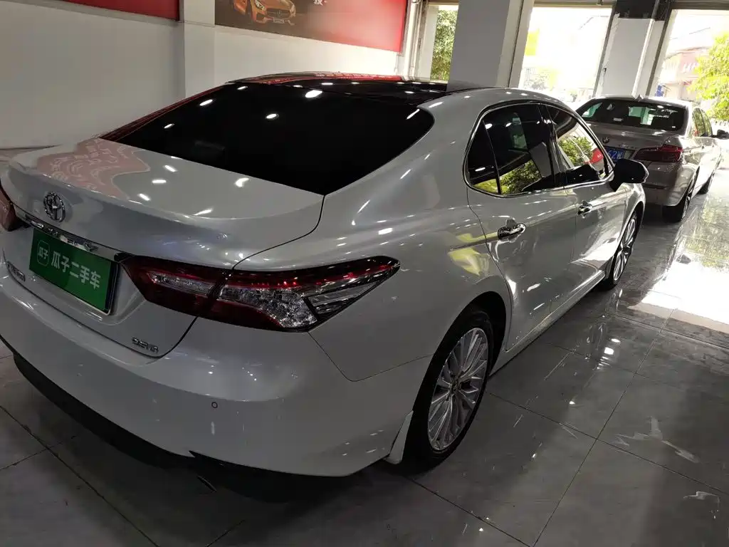 Toyota Camry — миниатюра 5
