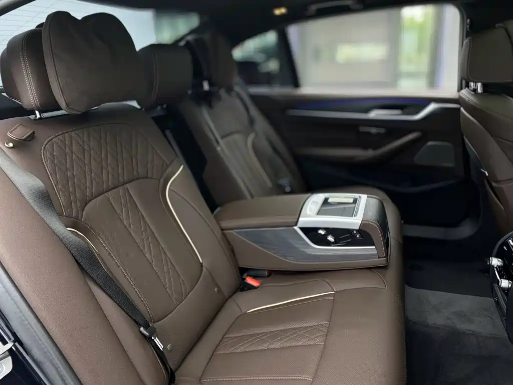 BMW 5 Series — миниатюра 38