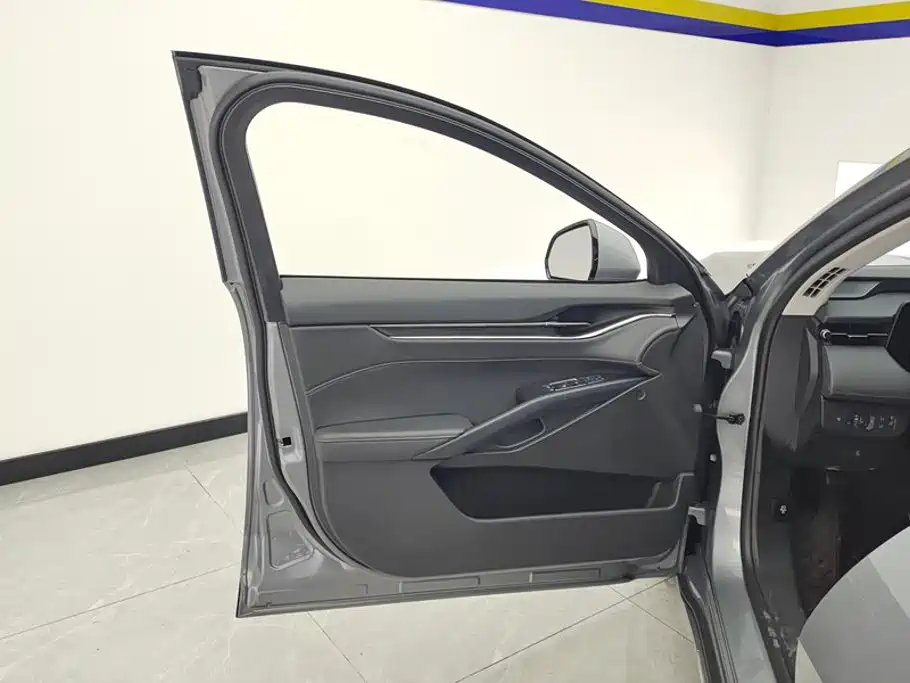 Ford Mondeo — миниатюра 7