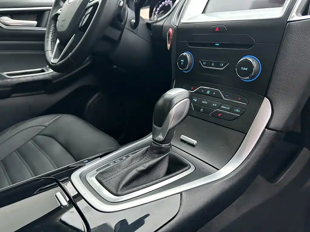 Ford Edge — миниатюра 16