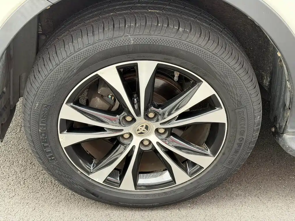 Toyota RAV4 — миниатюра 15