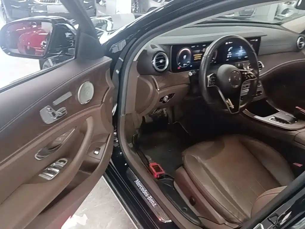 Mercedes-Benz E-Class — миниатюра 16