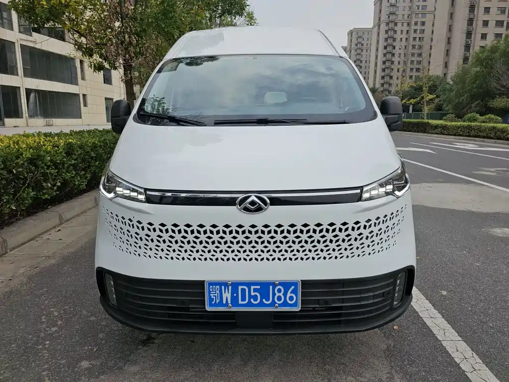 MAXUS V70 — миниатюра 2