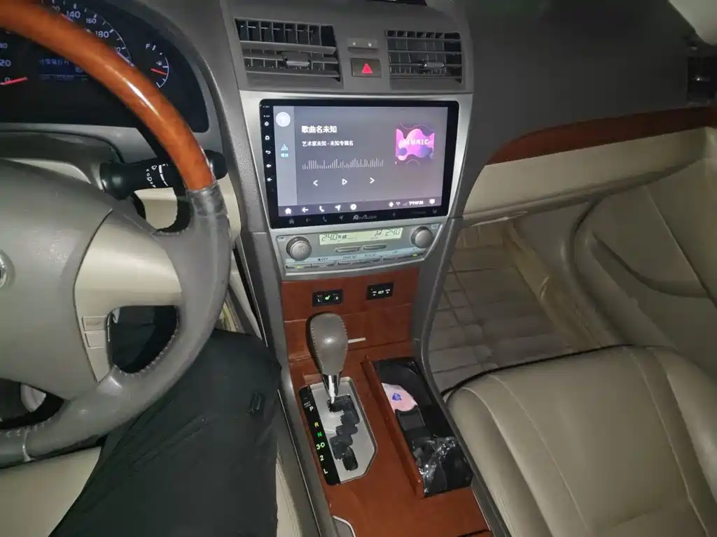 Toyota Camry — миниатюра 6