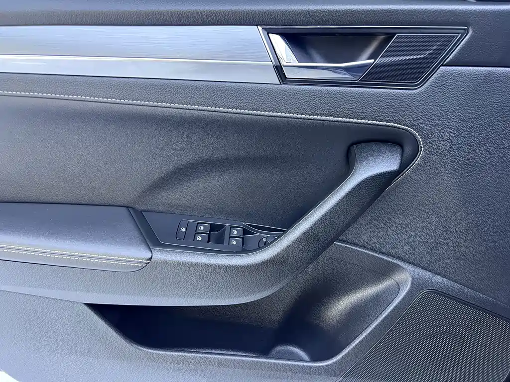 Skoda Superb — миниатюра 11