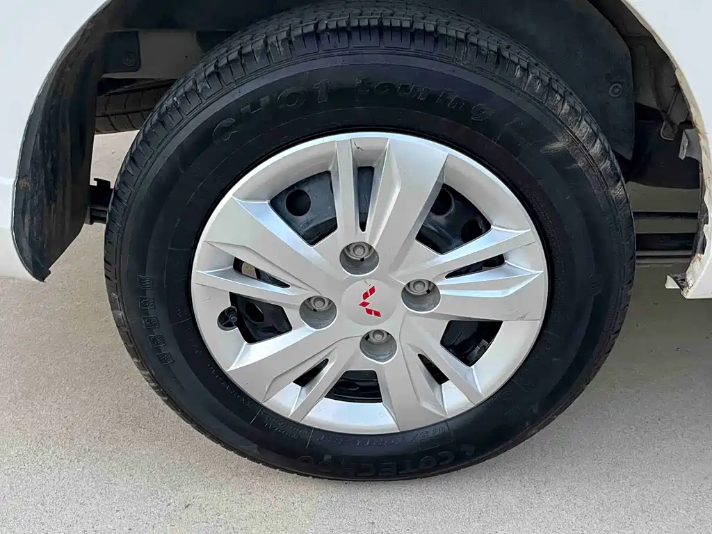 Wuling Hongguang — миниатюра 6