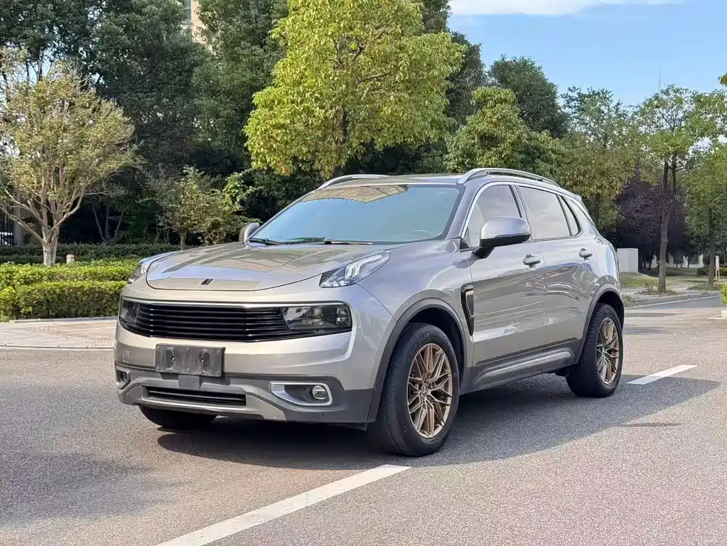Lynk & Co 01