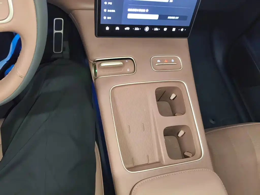 NIO ES8 — миниатюра 14