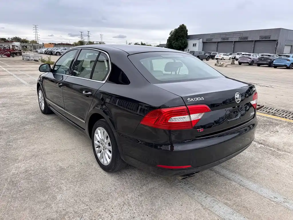 Skoda Superb — миниатюра 20